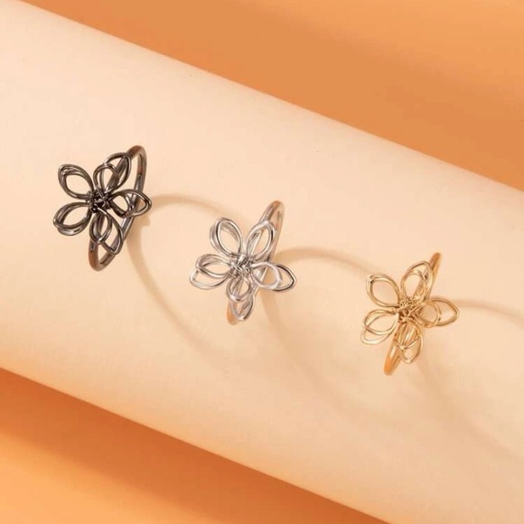 🍁 5/$20 NWT Set of 3 Flower Rings - Picture 3 of 5